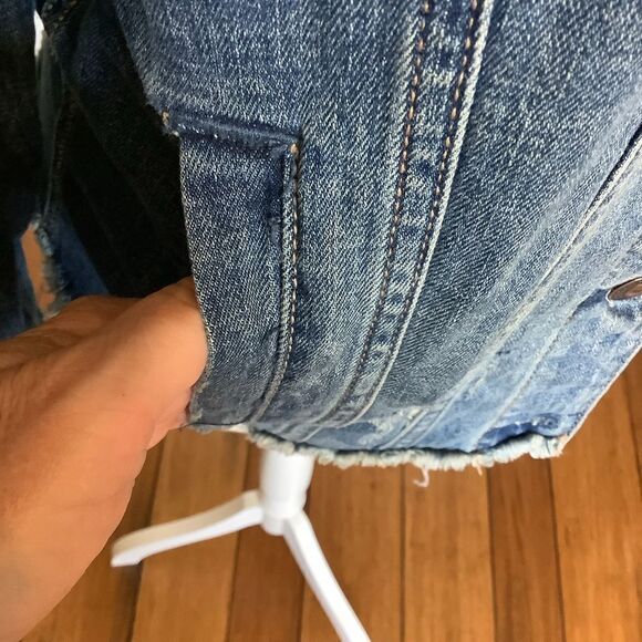 Hollister Distressed Jean Jacket 🥗🥨🍜 - Picture 4 of 8